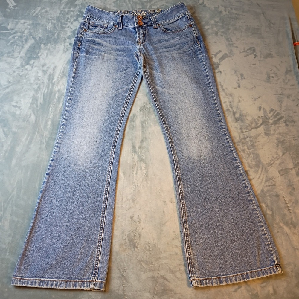 Refuge Pop Starlet Flare Jeans Womens 6R Medium Wash Low Rise Embroidered Pocket